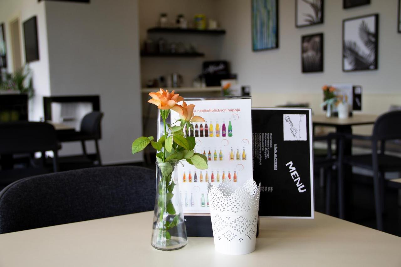 Penzion Cafe Na Svahu เคบ ภายนอก รูปภาพ