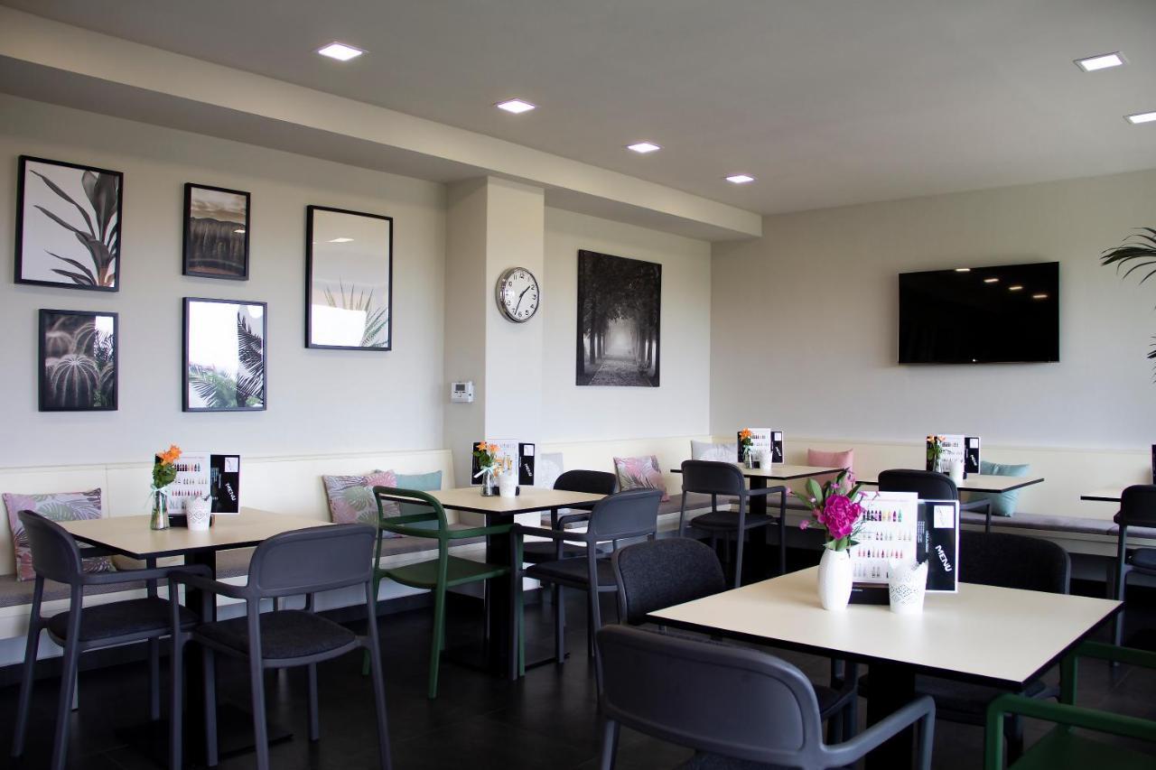 Penzion Cafe Na Svahu เคบ ภายนอก รูปภาพ
