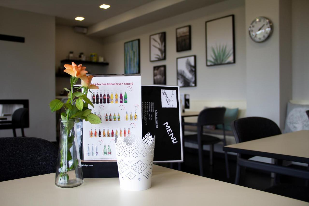 Penzion Cafe Na Svahu เคบ ภายนอก รูปภาพ